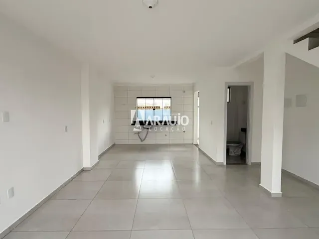Sobrado 2 quartos e 2 banheiros, para alugar, no bairro Meia Praia em Navegantes