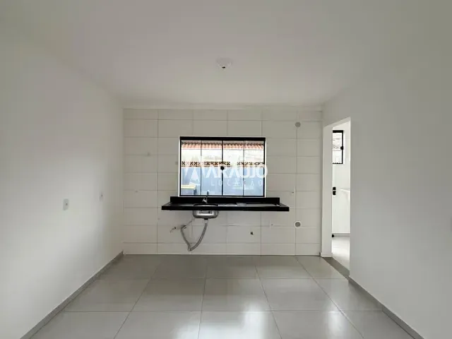 Sobrado 2 quartos e 2 banheiros, para alugar, no bairro Meia Praia em Navegantes