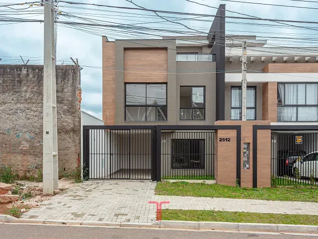 Sobrado com 160m² 3 quartos e 3 banheiros, à venda, no bairro Portão em Curitiba