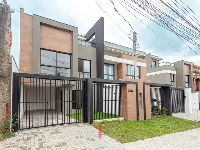 Sobrado com 160m² 3 quartos e 3 banheiros, à venda, no bairro Portão em Curitiba