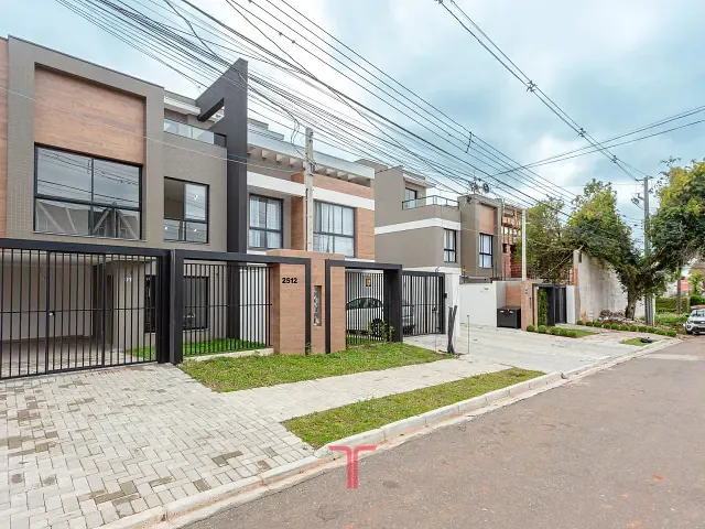 Sobrado com 160m² 3 quartos e 3 banheiros, à venda, no bairro Portão em Curitiba