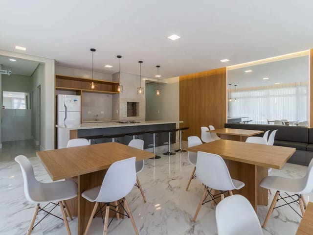 Sobrado 3 quartos e 2 banheiros, à venda, no bairro Campo Comprido em Curitiba