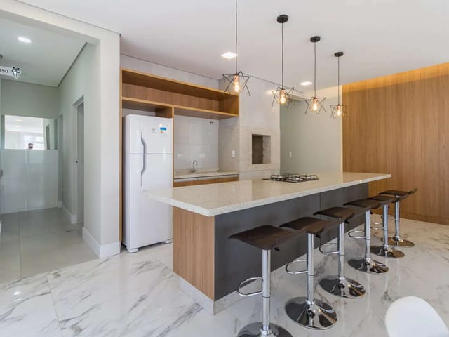 Sobrado 3 quartos e 2 banheiros, à venda, no bairro Campo Comprido em Curitiba