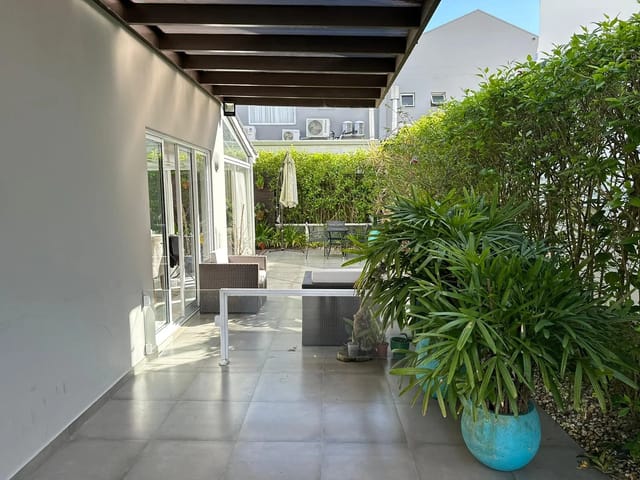 Sobrado com 275m² 3 quartos e 2 banheiros, à venda, no bairro São Judas Tadeu em Balneário Camboriú