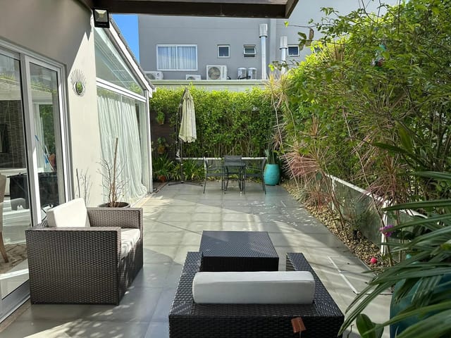 Sobrado com 275m² 3 quartos e 2 banheiros, à venda, no bairro São Judas Tadeu em Balneário Camboriú