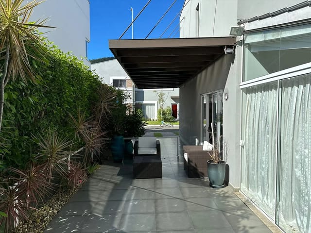 Sobrado com 275m² 3 quartos e 2 banheiros, à venda, no bairro São Judas Tadeu em Balneário Camboriú