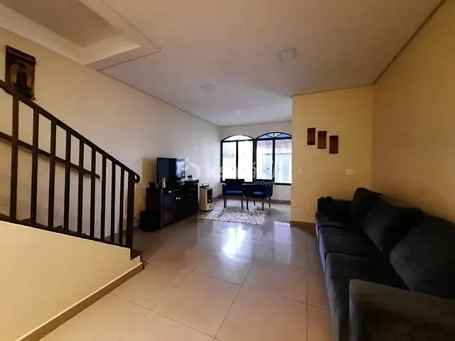 Sobrado com 300m² 6 quartos e 4 banheiros, à venda, no bairro Vila Alba em Campo Grande