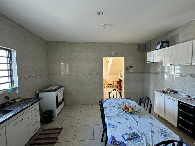Sobrado com 358m² 4 quartos e 3 banheiros, à venda, no bairro Parque Valença I em Campinas