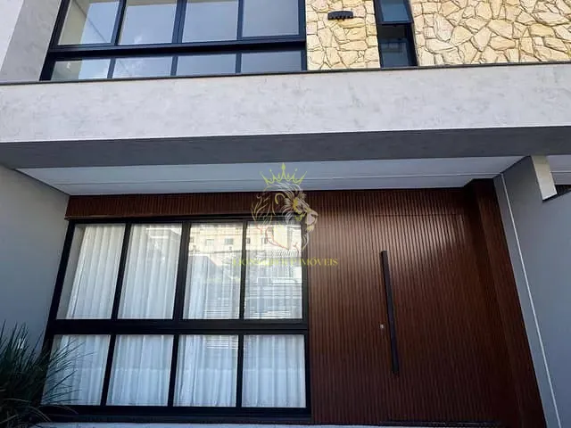 Sobrado 3 quartos e 4 banheiros, à venda, no bairro São Francisco de Assis em Camboriú