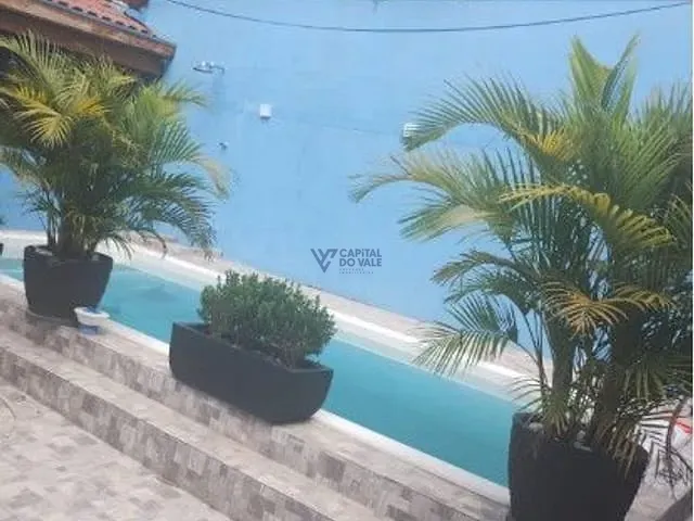 Sobrado com 175m² 2 quartos e 1 banheiro, à venda, no bairro Residencial Santa Paula em Jacareí