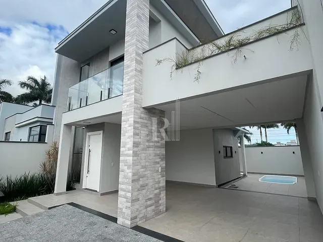 Sobrado com 160m² 3 quartos e 2 banheiros, à venda, no bairro Areias em Tijucas
