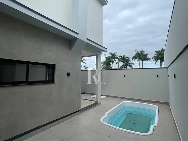 Sobrado com 160m² 3 quartos e 2 banheiros, à venda, no bairro Areias em Tijucas