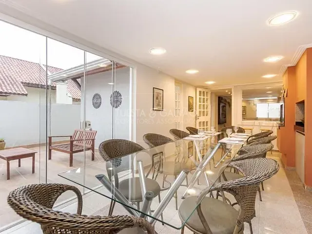 Sobrado com 200m² 3 quartos e 2 banheiros, à venda, no bairro Abranches em Curitiba