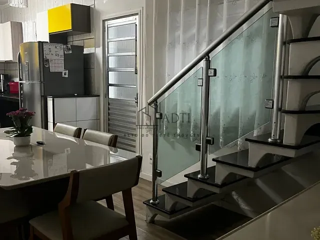 Sobrado com 150m² 4 quartos e 3 banheiros, à venda, no bairro Parque Maria Helena em Suzano