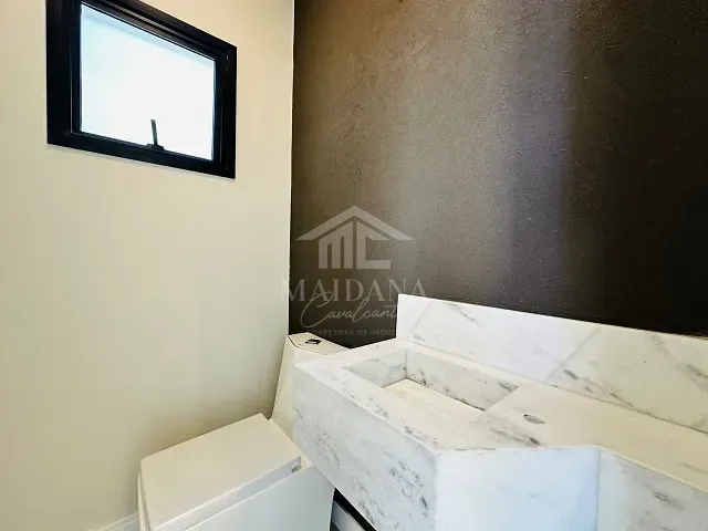 Sobrado com 130m² 3 quartos e 2 banheiros, à venda, no bairro Costeira em São José dos Pinhais