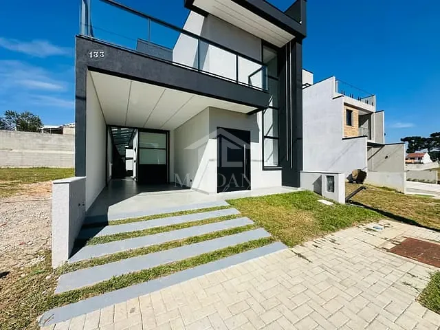 Sobrado com 130m² 3 quartos e 2 banheiros, à venda, no bairro Costeira em São José dos Pinhais