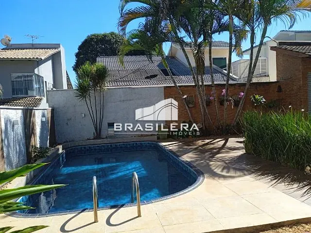 Sobrado com 456m² 5 quartos e 4 banheiros, à venda, no bairro Jardins Madri em Rua Madri 4
