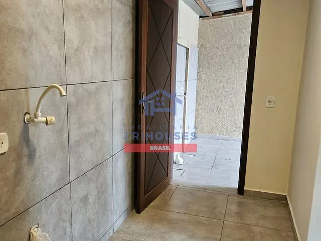 Sobrado 2 quartos e 2 banheiros, à venda, no bairro Iguaçu em Fazenda Rio Grande