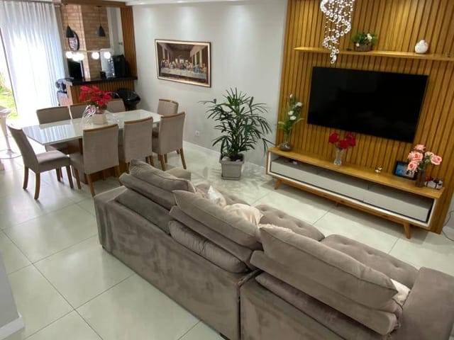 Sobrado com 180m² 3 quartos e 4 banheiros, à venda, no bairro Monte Líbano em São José dos Pinhais