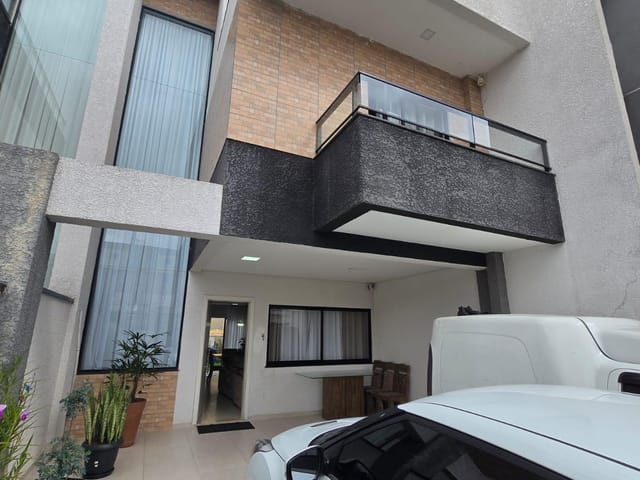 Sobrado com 180m² 3 quartos e 4 banheiros, à venda, no bairro Monte Líbano em São José dos Pinhais