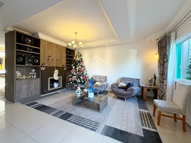 Sobrado com 250m² 4 quartos e 4 banheiros, à venda, no bairro Parque da Fonte em São José dos Pinhais