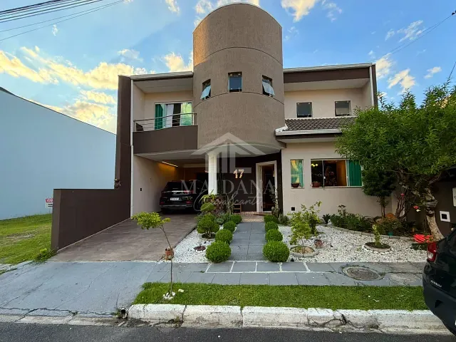 Sobrado com 250m² 4 quartos e 4 banheiros, à venda, no bairro Parque da Fonte em São José dos Pinhais