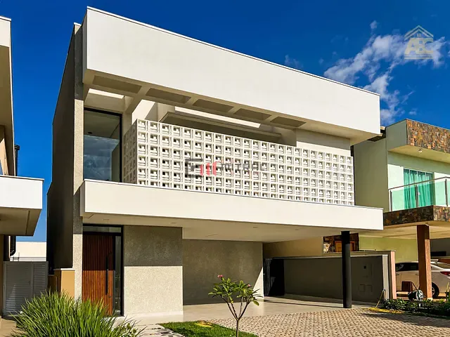 Sobrado com 235m² 4 quartos e 5 banheiros, à venda, no bairro Gleba Simon Frazer em Londrina