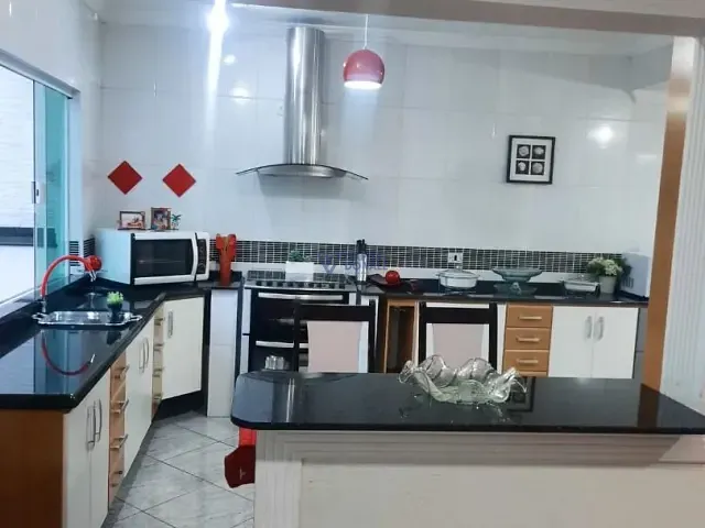 Sobrado com 220m² 5 quartos e 5 banheiros, à venda ou para alugar, no bairro Parque Itamarati em Jacareí