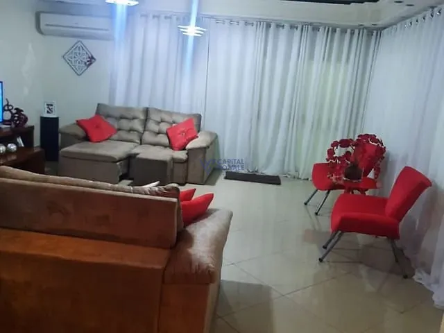 Sobrado com 220m² 5 quartos e 5 banheiros, à venda ou para alugar, no bairro Parque Itamarati em Jacareí