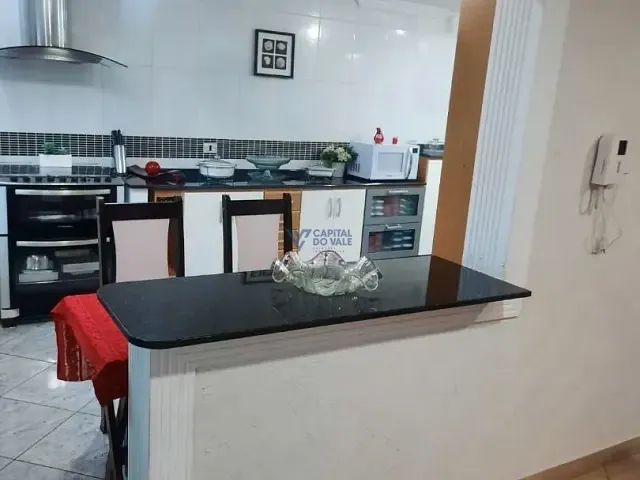 Sobrado com 220m² 5 quartos e 5 banheiros, à venda ou para alugar, no bairro Parque Itamarati em Jacareí