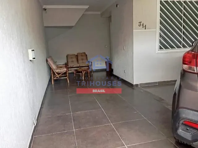 Sobrado 2 quartos e 2 banheiros, à venda, no bairro Sítio Cercado em Curitiba