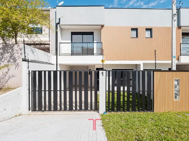 Sobrado com 125m² 3 quartos e 3 banheiros, à venda, no bairro Boqueirão em Curitiba