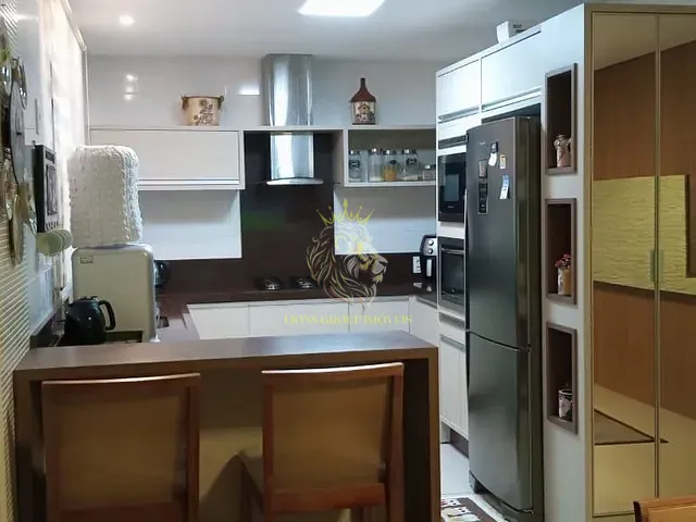 Sobrado 3 quartos e 3 banheiros, à venda, no bairro Rio Pequeno em Camboriú