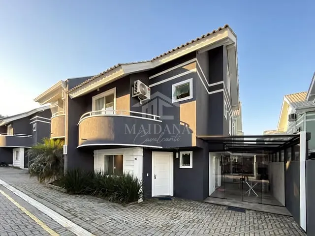 Sobrado com 186m² 3 quartos e 2 banheiros, à venda, no bairro Alto Boqueirão em Curitiba