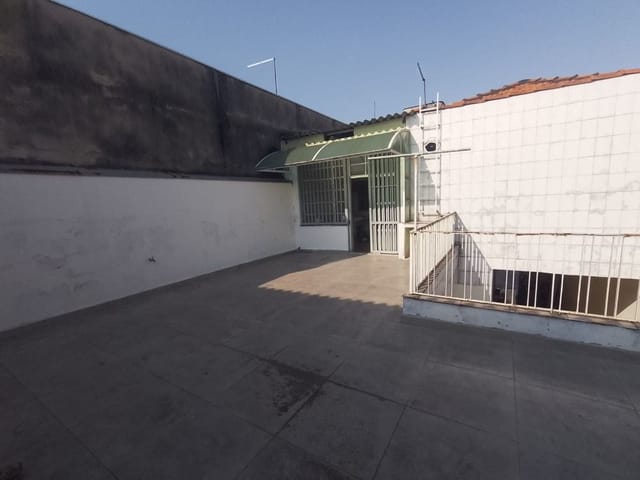 Casa com 300m² 2 quartos e 2 banheiros, para alugar, no bairro Vila Santa Clara em São Paulo