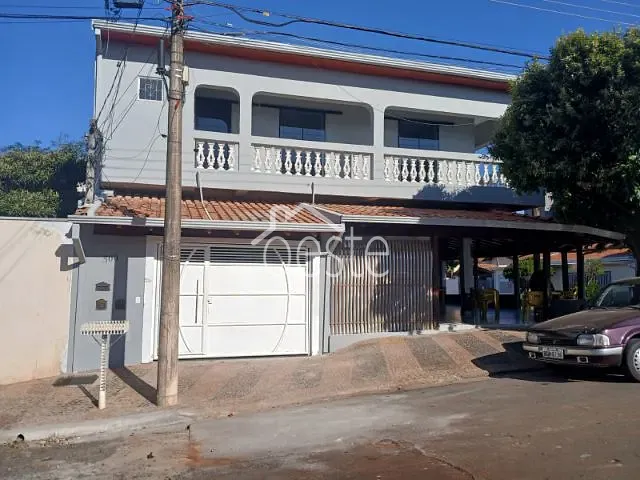 Sobrado com 150m² 3 quartos e 2 banheiros, para alugar, no bairro Vila Brasil em Santa Bárbara D'Oeste