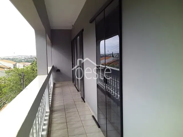 Sobrado com 150m² 3 quartos e 2 banheiros, para alugar, no bairro Vila Brasil em Santa Bárbara D'Oeste