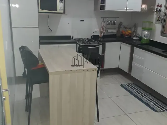 Sobrado 2 quartos e 2 banheiros, à venda, no bairro Vila Suissa em Mogi das Cruzes