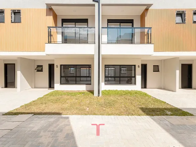 Sobrado com 144m² 3 quartos e 3 banheiros, à venda, no bairro Xaxim em Curitiba