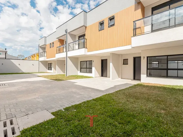 Sobrado com 144m² 3 quartos e 3 banheiros, à venda, no bairro Xaxim em Curitiba