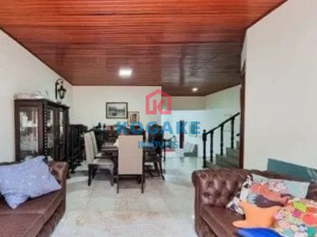 Sobrado com 533m² 4 quartos e 3 banheiros, à venda, no bairro Jardim Apolo em São José dos Campos