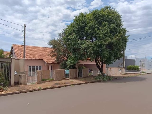 Sobrado com 500m² 12 quartos e 4 banheiros, à venda, no bairro Centro em Cambé