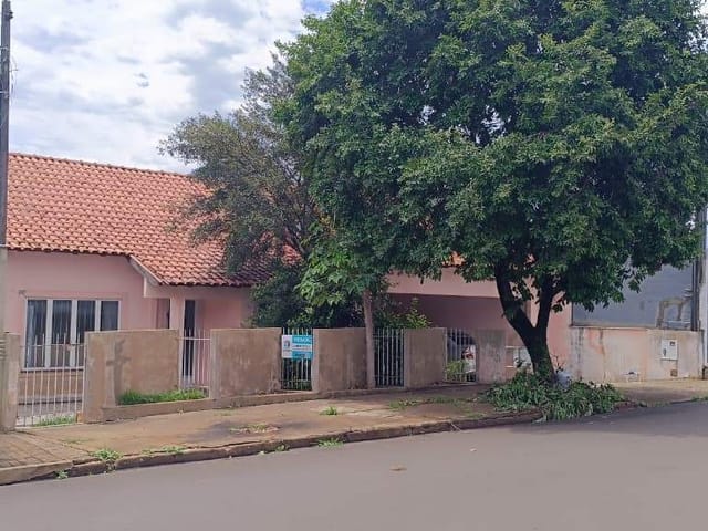 Sobrado com 500m² 12 quartos e 4 banheiros, à venda, no bairro Centro em Cambé