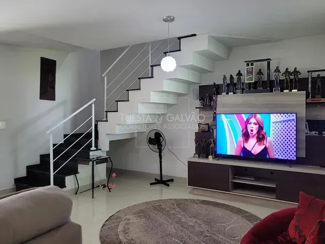 Sobrado com 115m² 3 quartos e 2 banheiros, à venda, no bairro Boqueirão em Curitiba