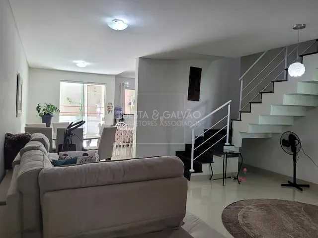 Sobrado com 115m² 3 quartos e 2 banheiros, à venda, no bairro Boqueirão em Curitiba