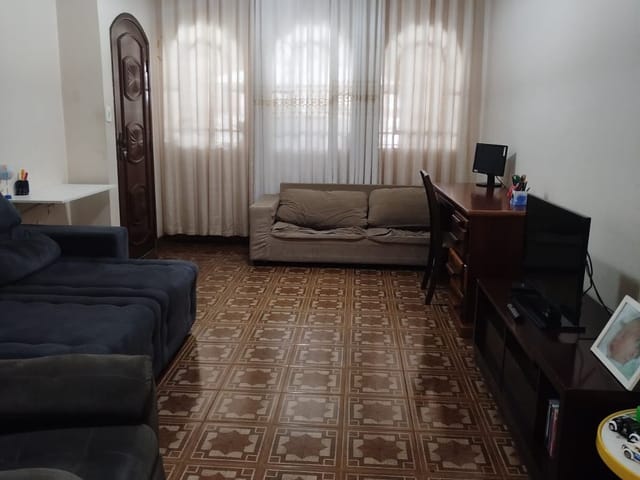 Sobrado 3 quartos e 3 banheiros, à venda, no bairro Vila Lucinda em Santo André