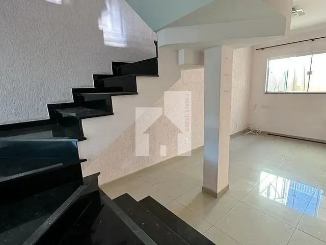 Sobrado 3 quartos e 3 banheiros, à venda, no bairro Jardim Marambaia em Jundiaí