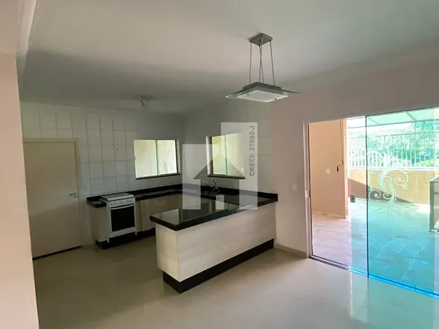 Sobrado 3 quartos e 3 banheiros, à venda, no bairro Jardim Marambaia em Jundiaí