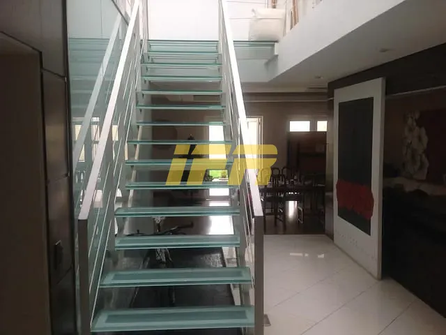 Sobrado com 480m² 3 quartos e 5 banheiros, à venda ou para alugar, no bairro Jardim das Nações em Taubaté