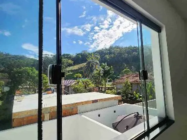 Sobrado 2 quartos e 3 banheiros, à venda, no bairro Rio Pequeno em Camboriú